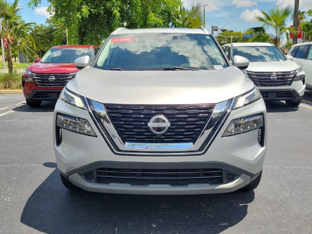 Used 2023 Nissan Rogue SV w/ SV Premium B Package FWD image 2