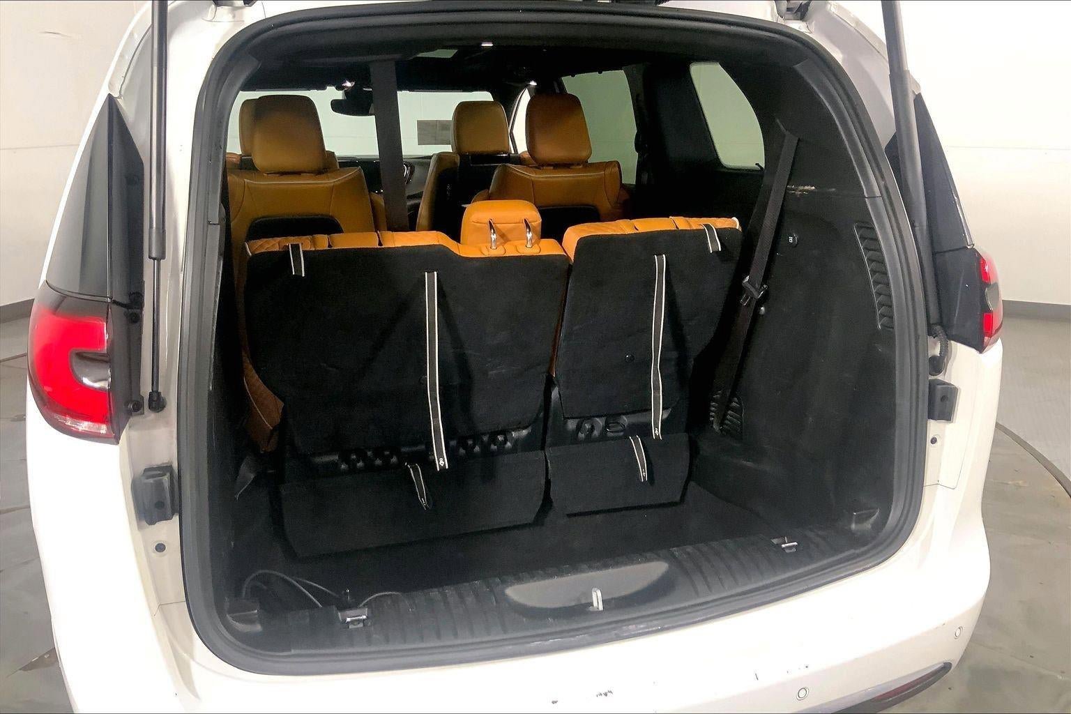 Used 2023 Chrysler Pacifica Pinnacle FWD image 4