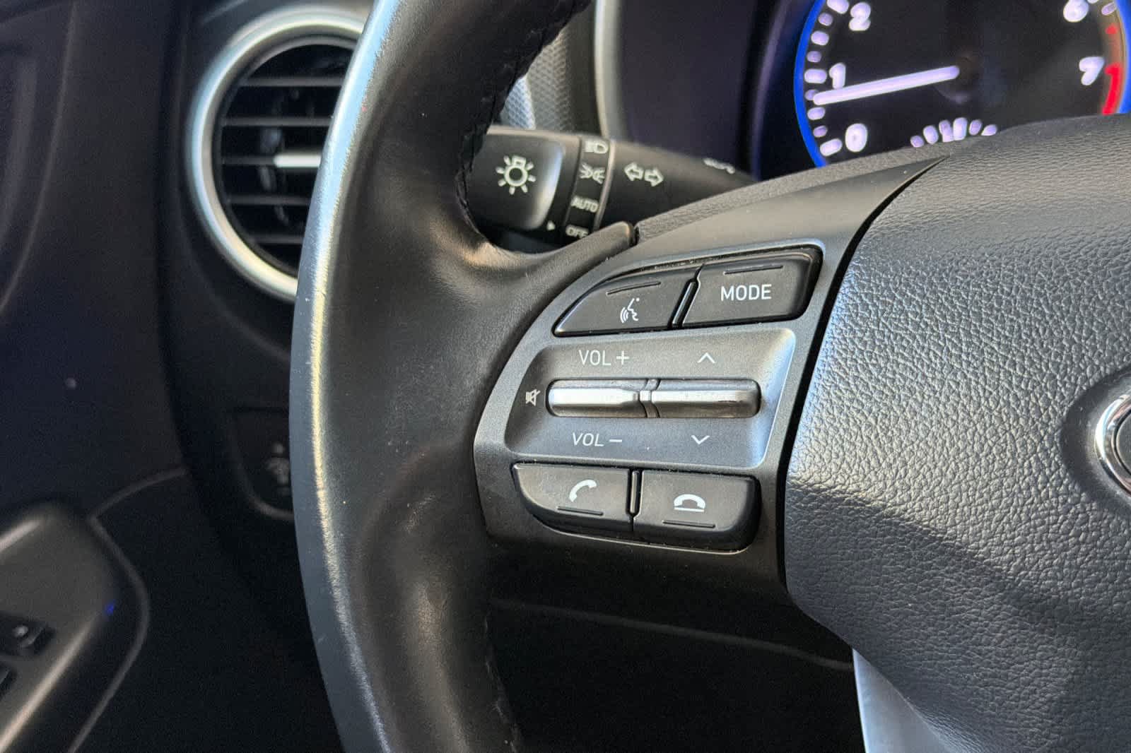 Used 2019 Hyundai Kona SEL FWD image 25