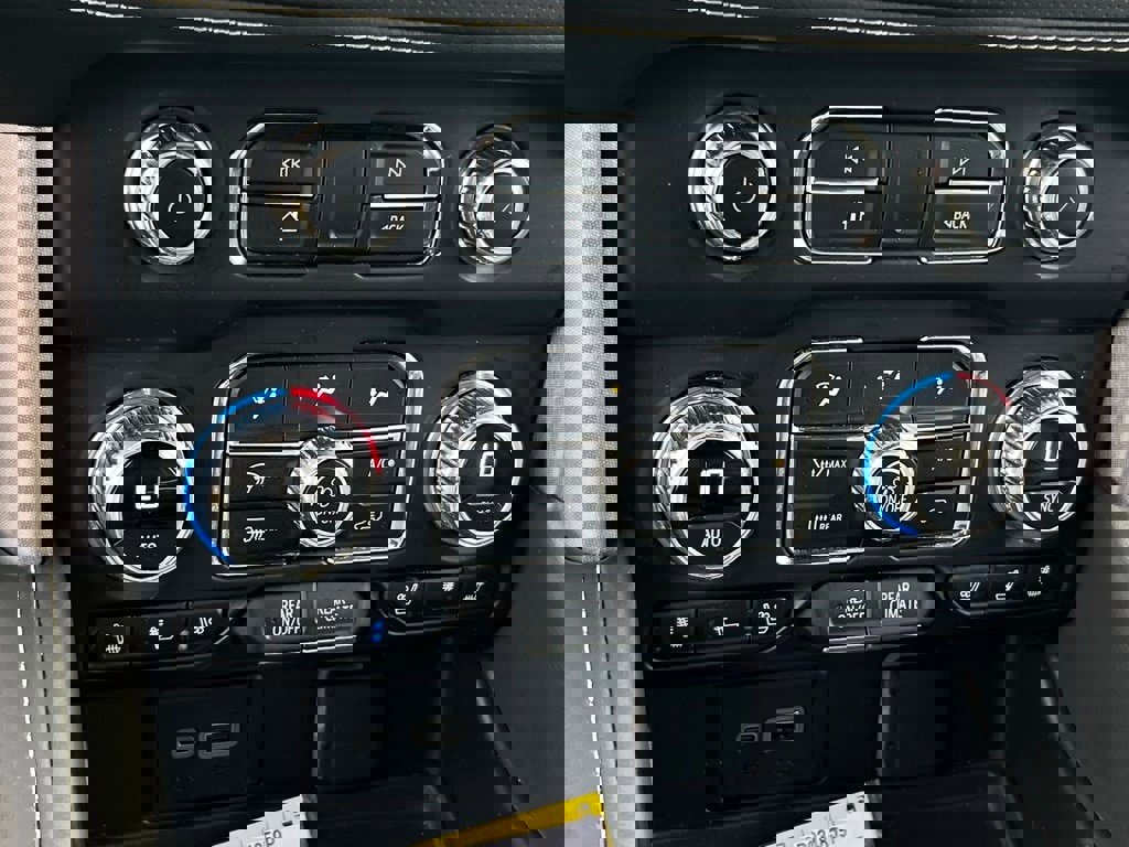 Used 2024 GMC Yukon SLT image 15