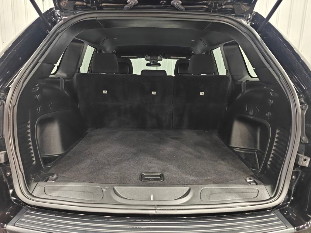 Used 2021 Jeep Grand Cherokee Laredo AWD/4WD image 25