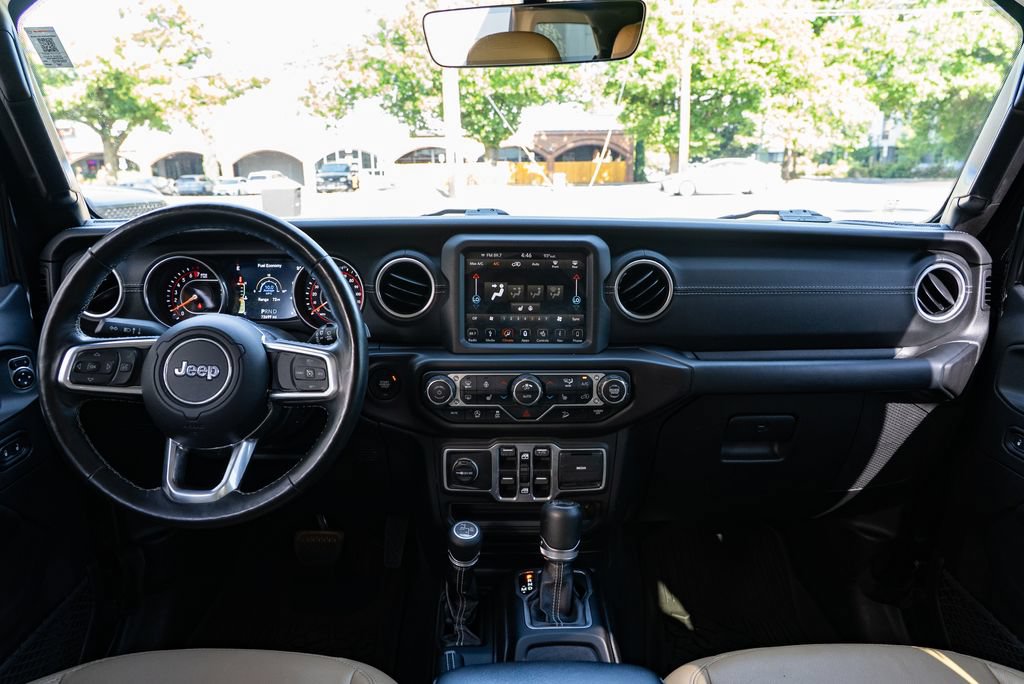 Used 2018 Jeep Wrangler Unlimited Sahara w/ Uconnect 4C Nav & Sound Group AWD/4WD image 10