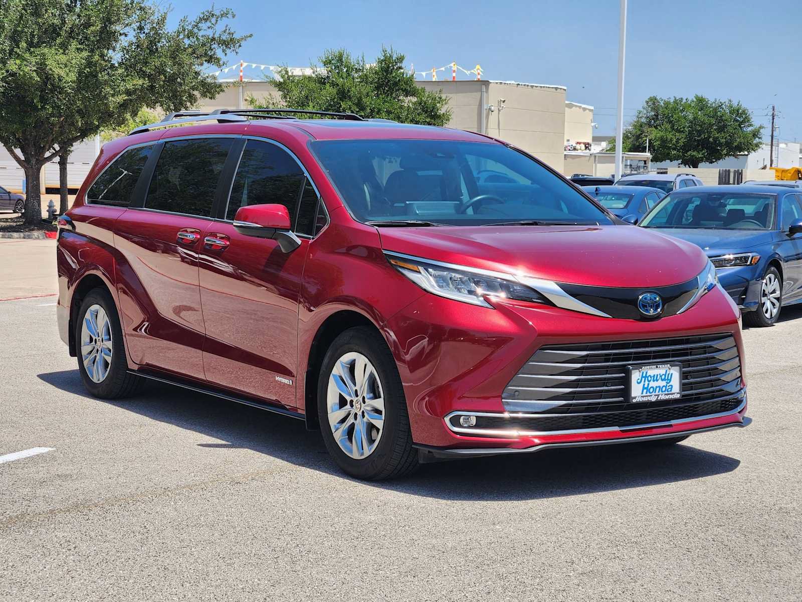 Used 2021 Toyota Sienna Limited FWD image 3