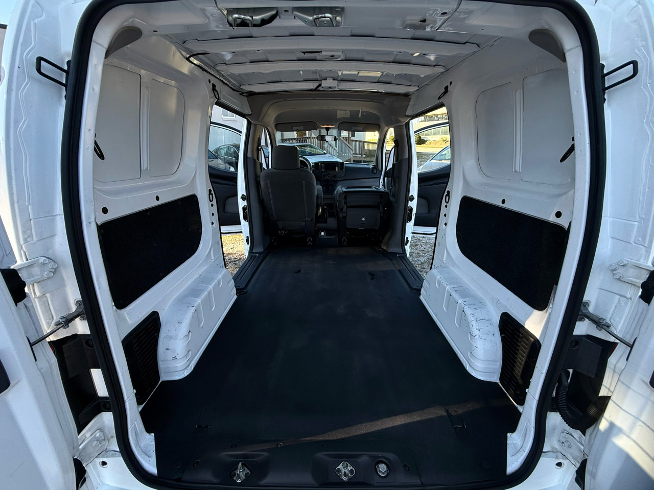 Used 2020 Nissan NV200 SV w/ Sliding Glass Door Package image 34
