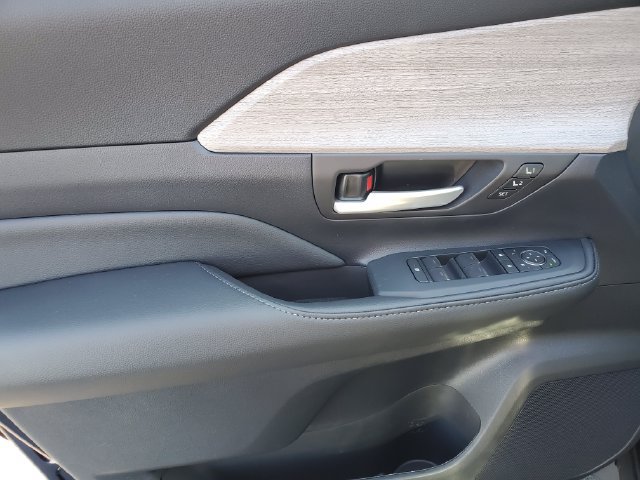 New 2026 Toyota Grand Highlander AWD image 17
