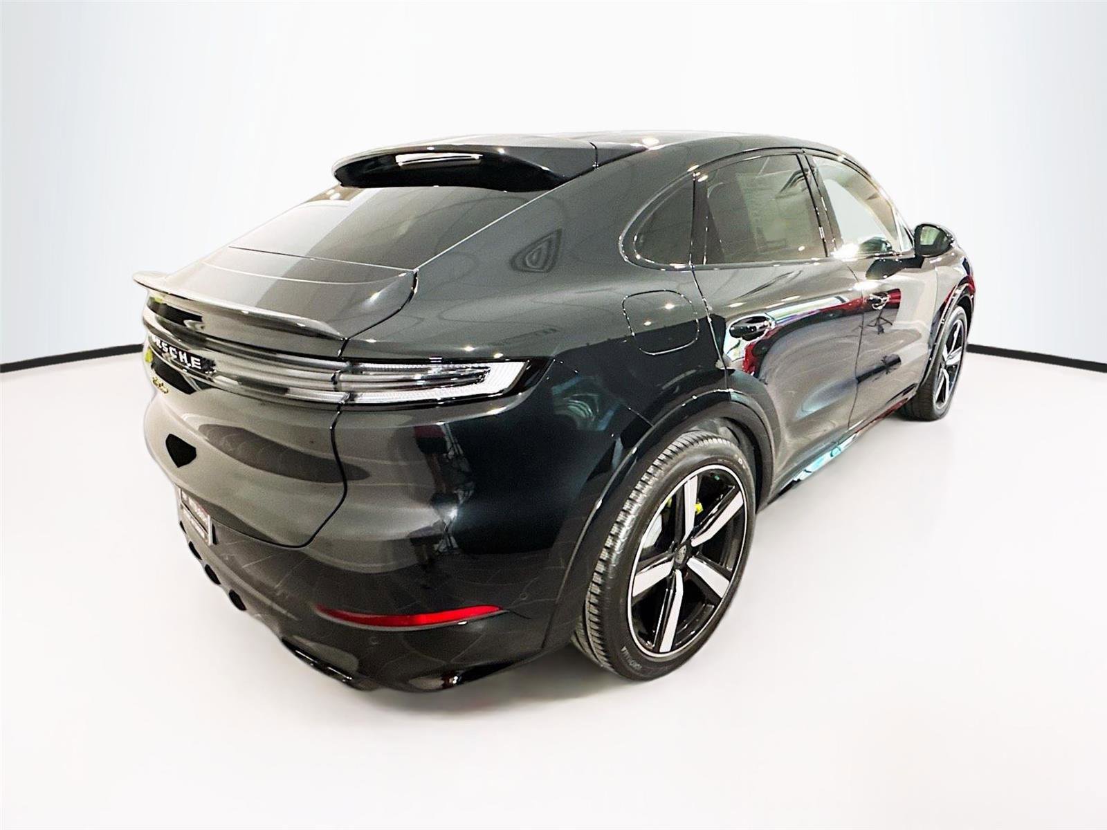 Used 2025 Porsche Cayenne Turbo image 40