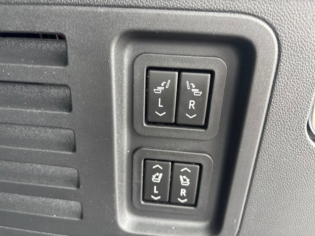 Used 2026 Chevrolet Traverse RS AWD/4WD image 31