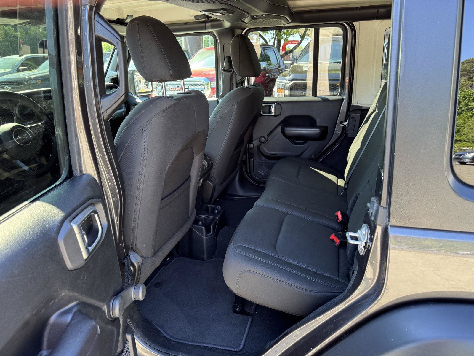 Used 2018 Jeep Wrangler Unlimited Sport AWD/4WD image 6