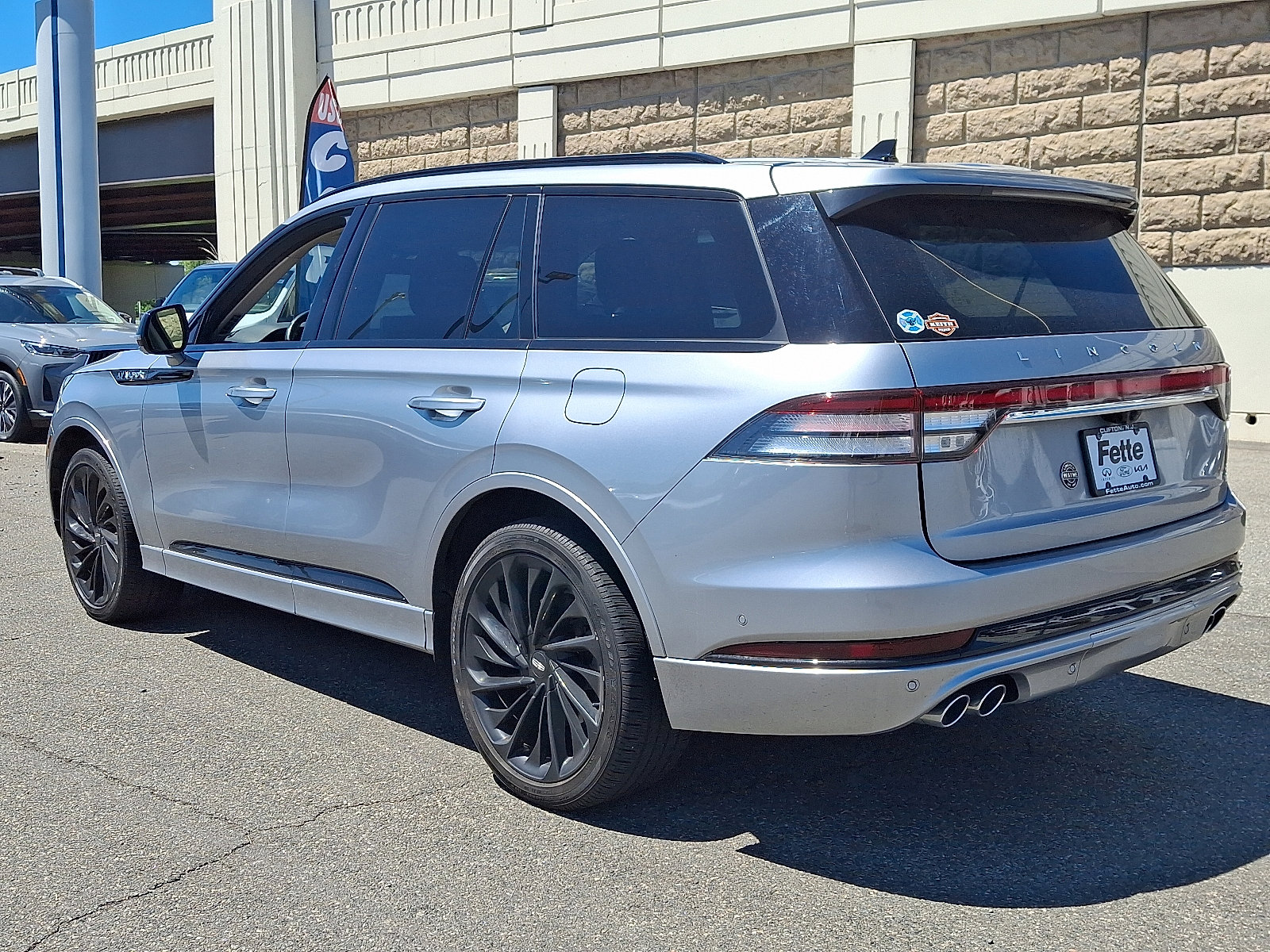 Used 2023 Lincoln Aviator Reserve w/ Equipment Group 201A AWD/4WD image 6