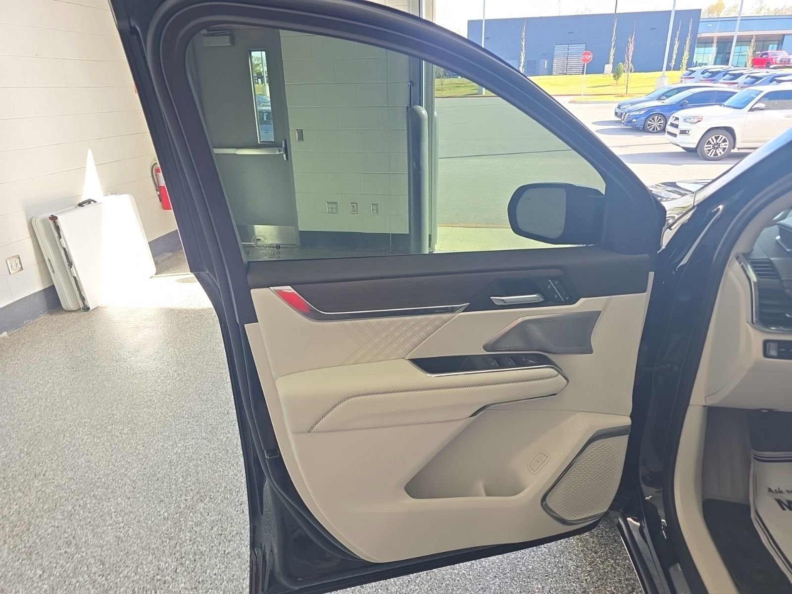 Used 2024 GMC Acadia Denali w/ Super Cruise Package image 28