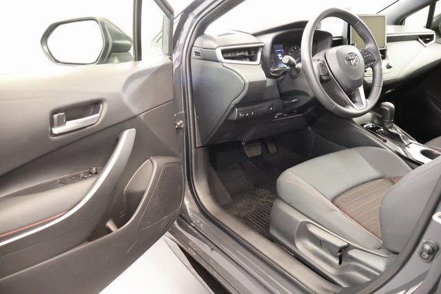 Certified 2025 Toyota Corolla SE image 9