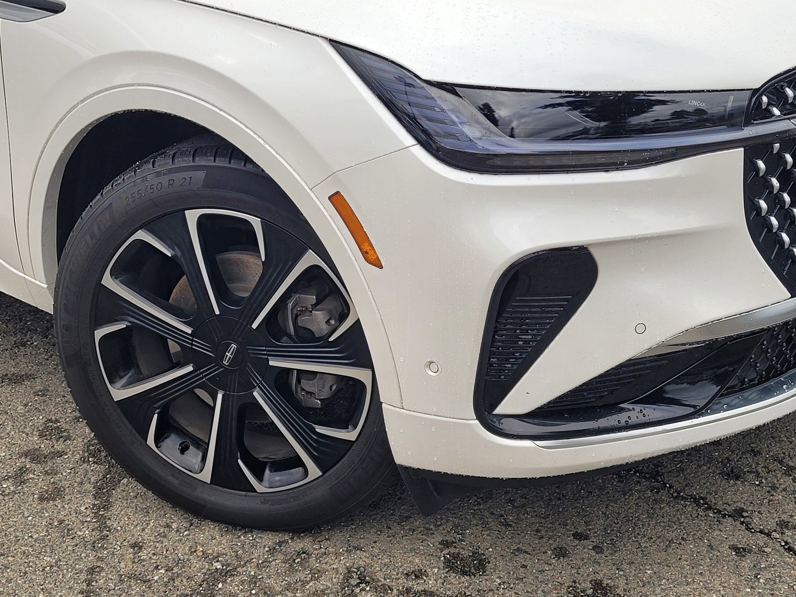 Certified 2024 Lincoln Nautilus Reserve w/ Equipment Group 202A image 9