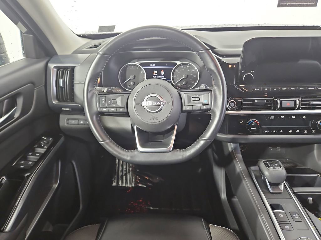 Used 2024 Nissan Pathfinder SL AWD/4WD image 14