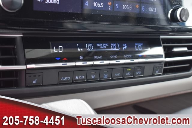 Used 2023 Toyota Sienna XLE FWD image 41