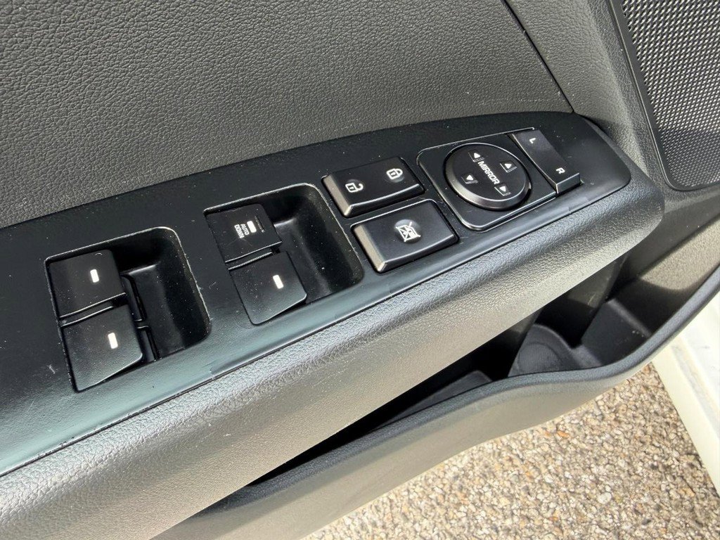 Used 2019 Hyundai Elantra SE w/ Cargo Package image 30