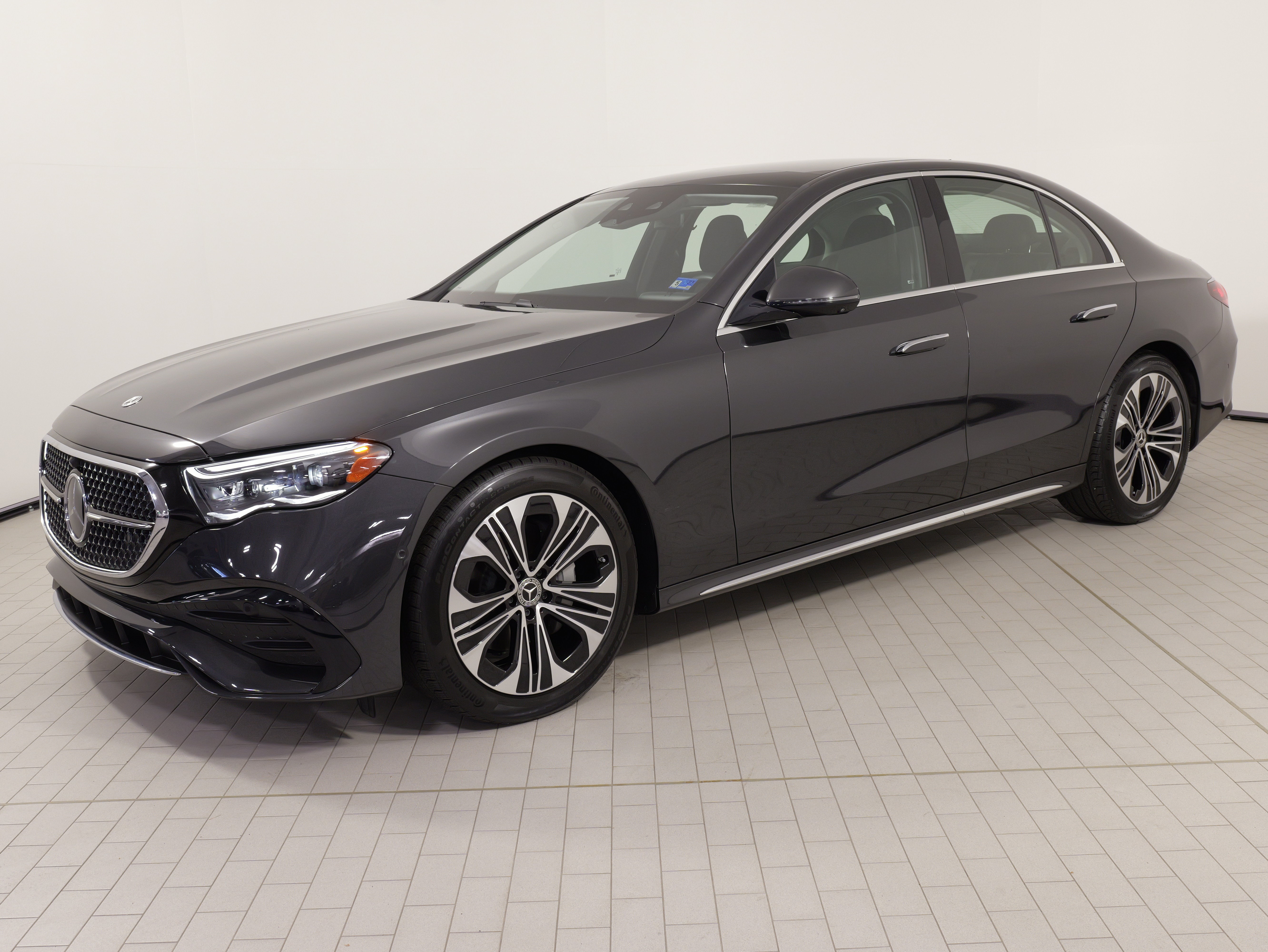 Used 2025 Mercedes-Benz E 350 4MATIC Sedan image 1