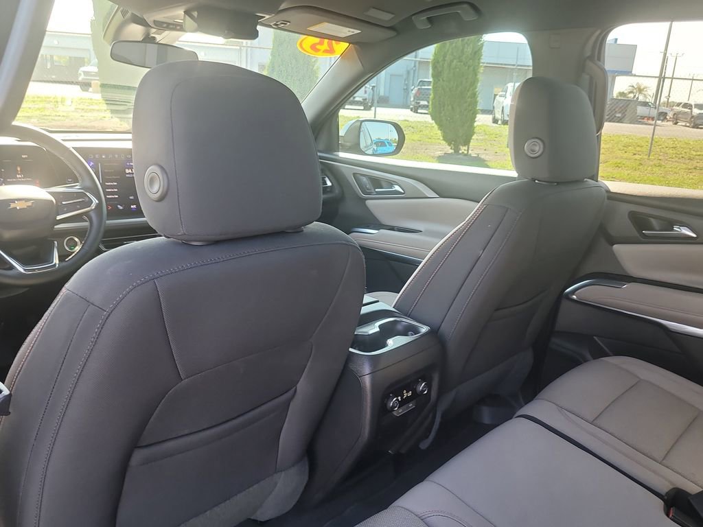 Used 2025 Chevrolet Traverse LT FWD image 10