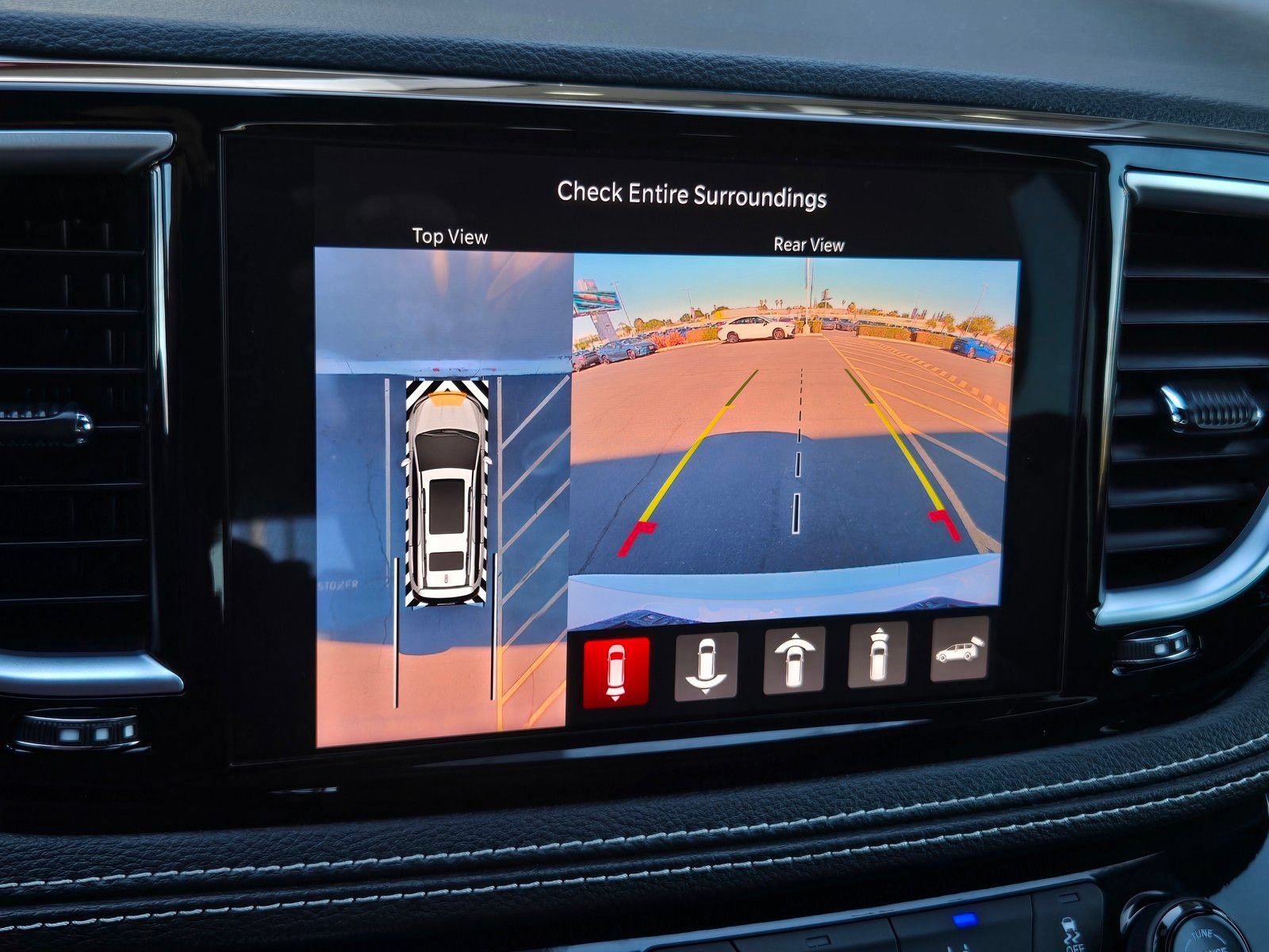 Used 2024 Chrysler Pacifica Limited FWD image 15