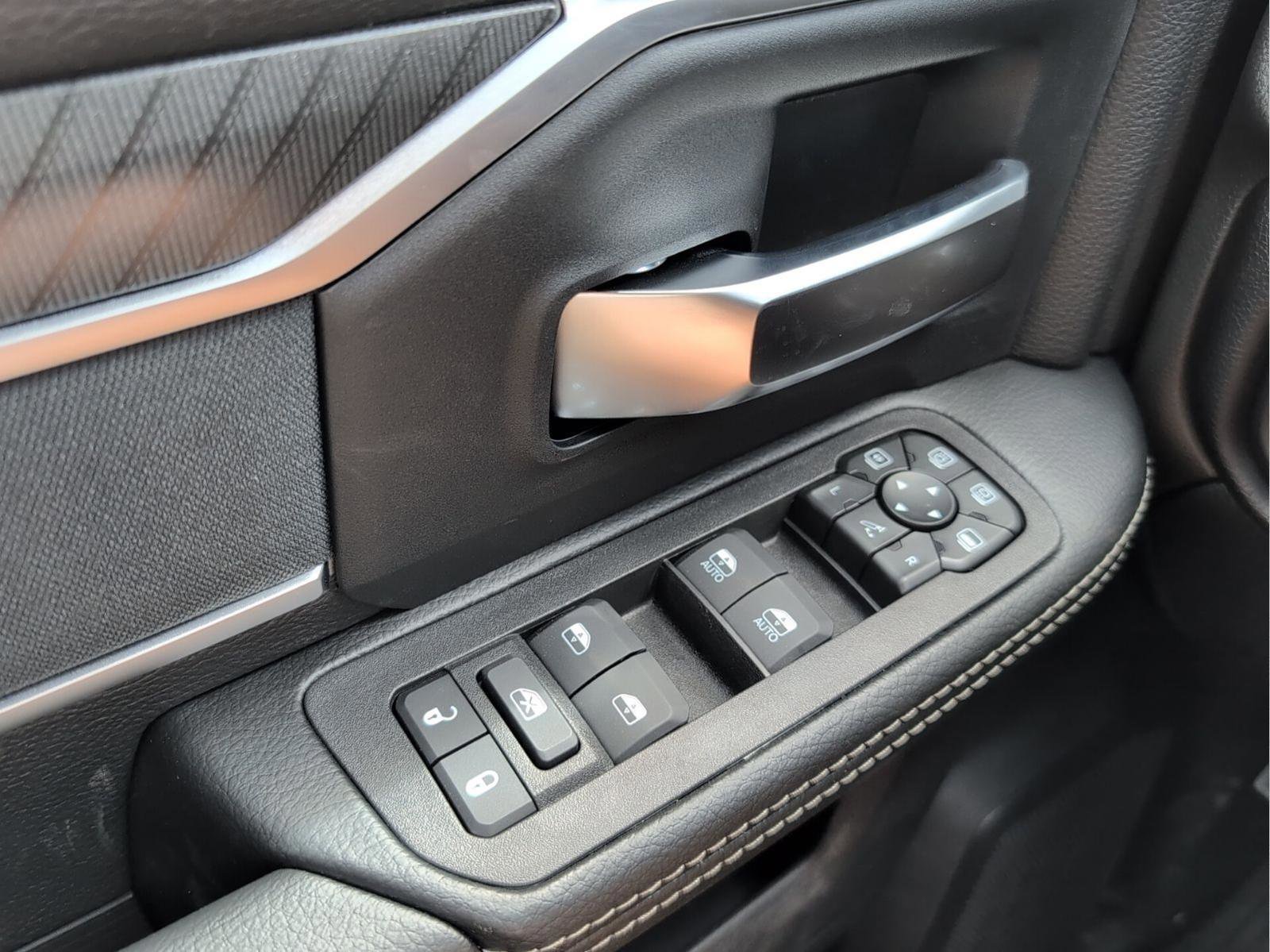 New 2026 RAM 2500 Big Horn AWD/4WD image 13