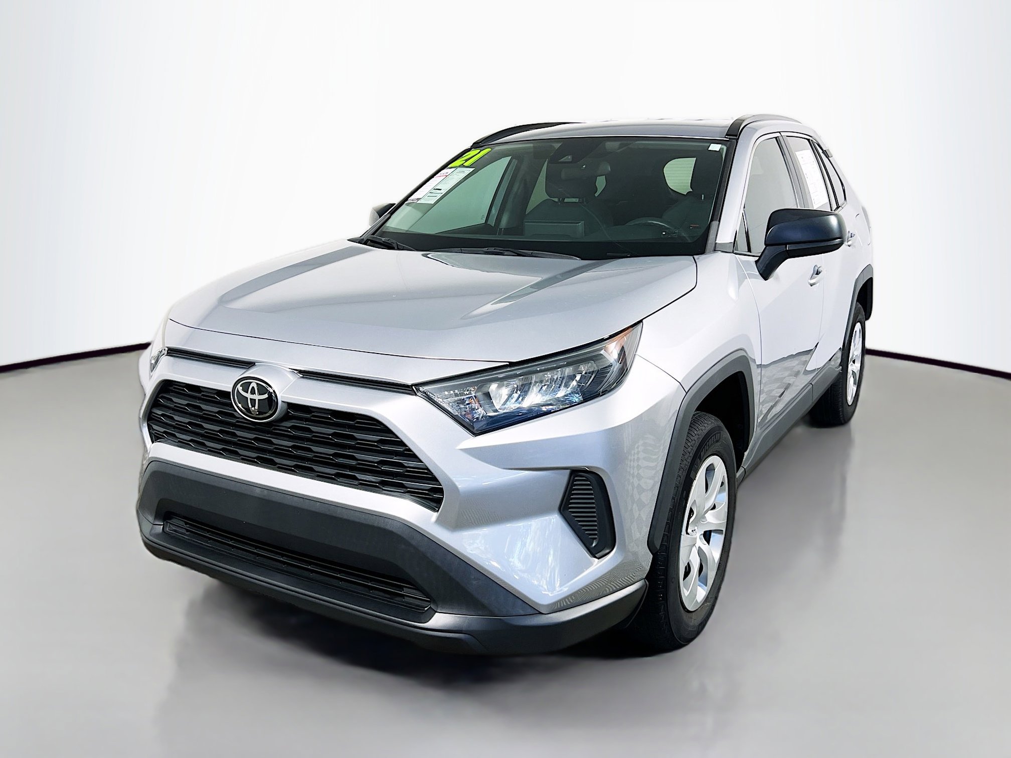 Used 2021 Toyota RAV4 LE image 10