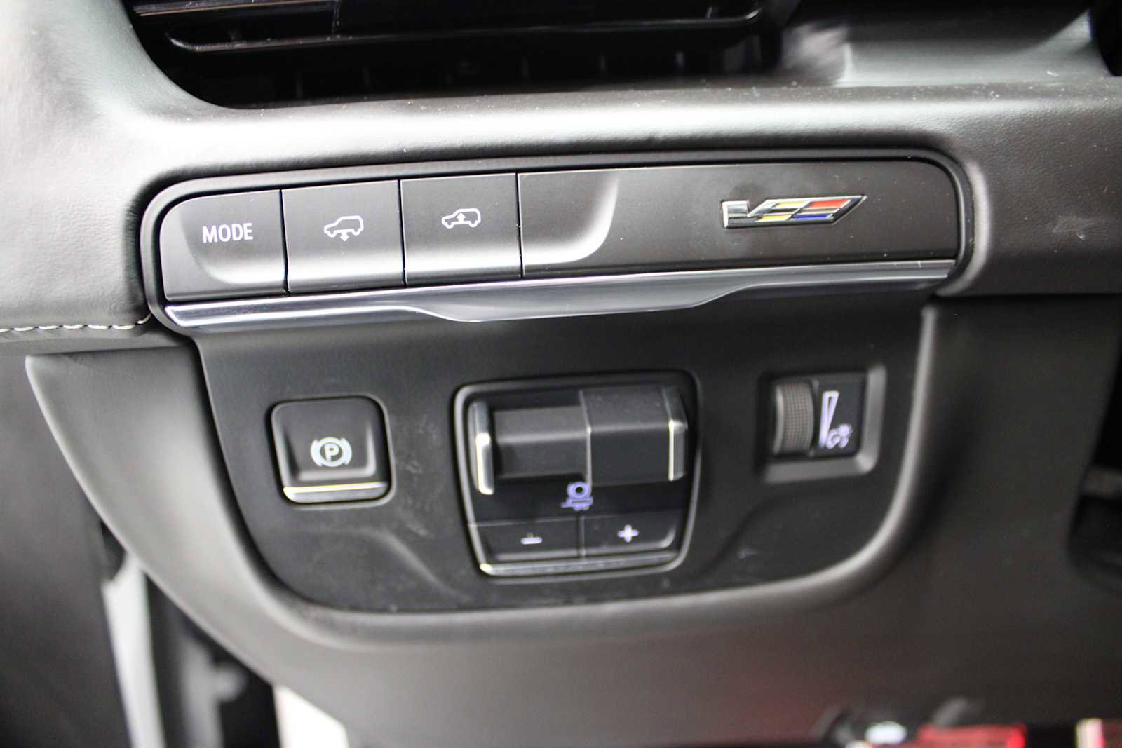 Used 2023 Cadillac Escalade V w/ LPO, ONYX Package image 25