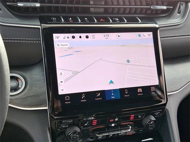 Certified 2025 Jeep Grand Cherokee Limited w/ Black Appearance Package image 17