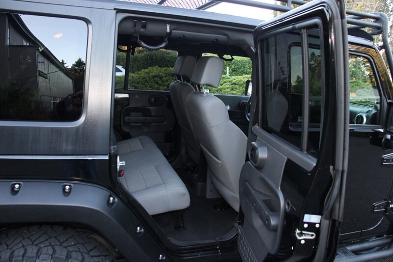 Used 2009 Jeep Wrangler Unlimited Sahara AWD/4WD image 6