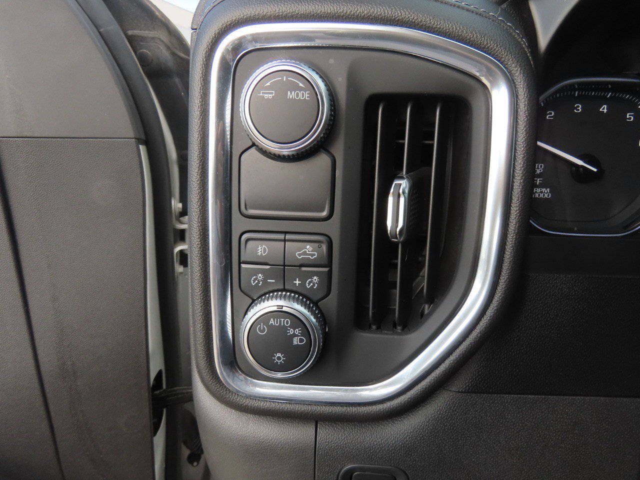 Used 2020 GMC Sierra 1500 Elevation w/ Elevation Value Package RWD image 26