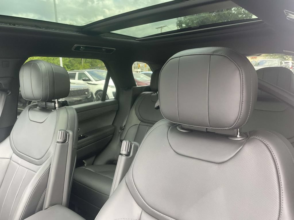 New 2026 Land Rover Range Rover Sport SE AWD/4WD image 15