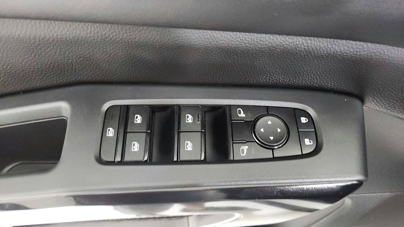 Certified 2025 Nissan Pathfinder SV FWD image 17