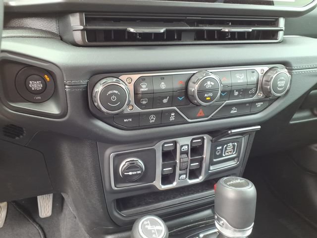 Certified 2025 Jeep Gladiator Sport AWD/4WD image 23