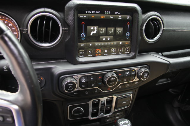 Used 2018 Jeep Wrangler Unlimited Sahara AWD/4WD image 24