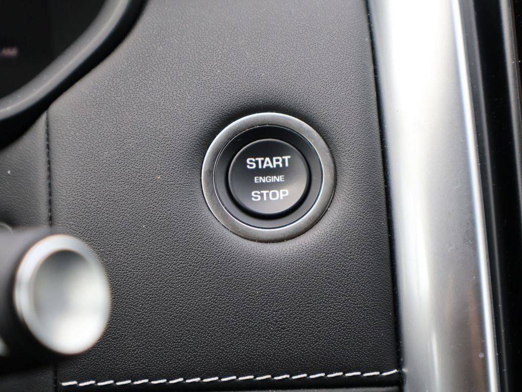 Used 2025 Land Rover Discovery Metropolitan Edition AWD/4WD image 27