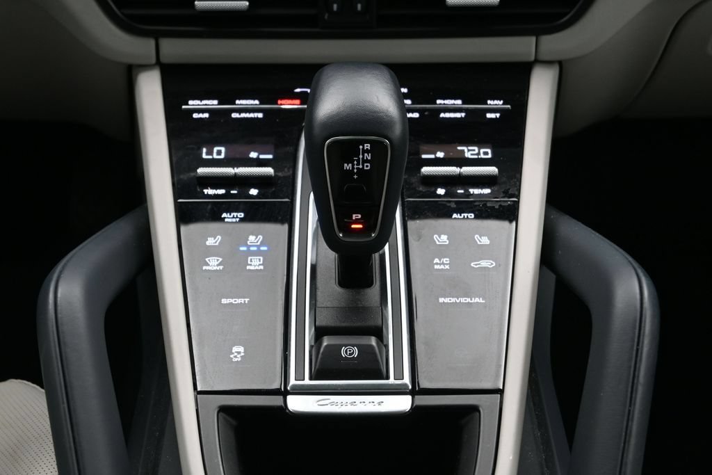 Certified 2023 Porsche Cayenne Platinum Edition AWD/4WD image 22