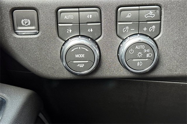 New 2026 GMC Sierra 1500 SLT w/ SLT Convenience Package image 31