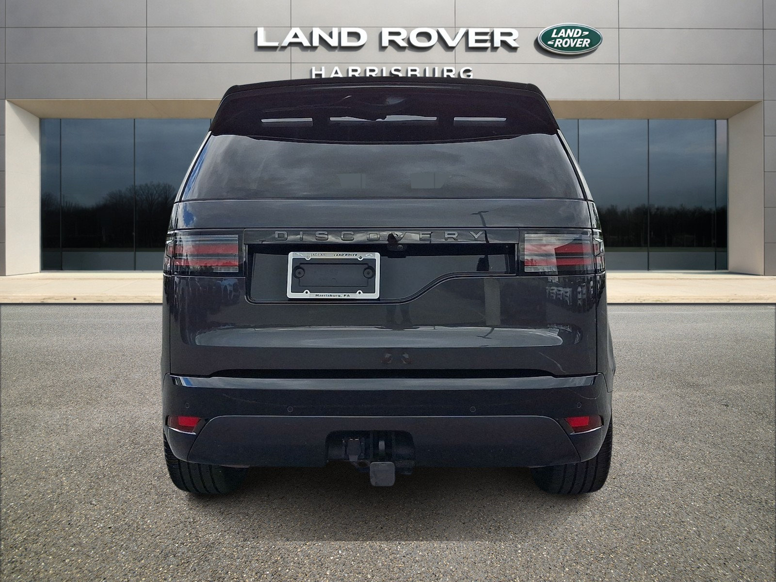 Used 2025 Land Rover Discovery Dynamic SE AWD/4WD image 3