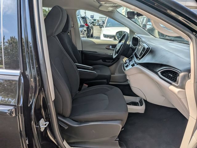 Certified 2024 Chrysler Voyager LX FWD image 33