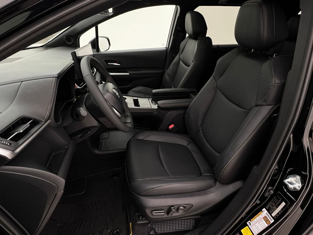 Used 2025 Toyota Sienna XLE Woodland Edition image 12