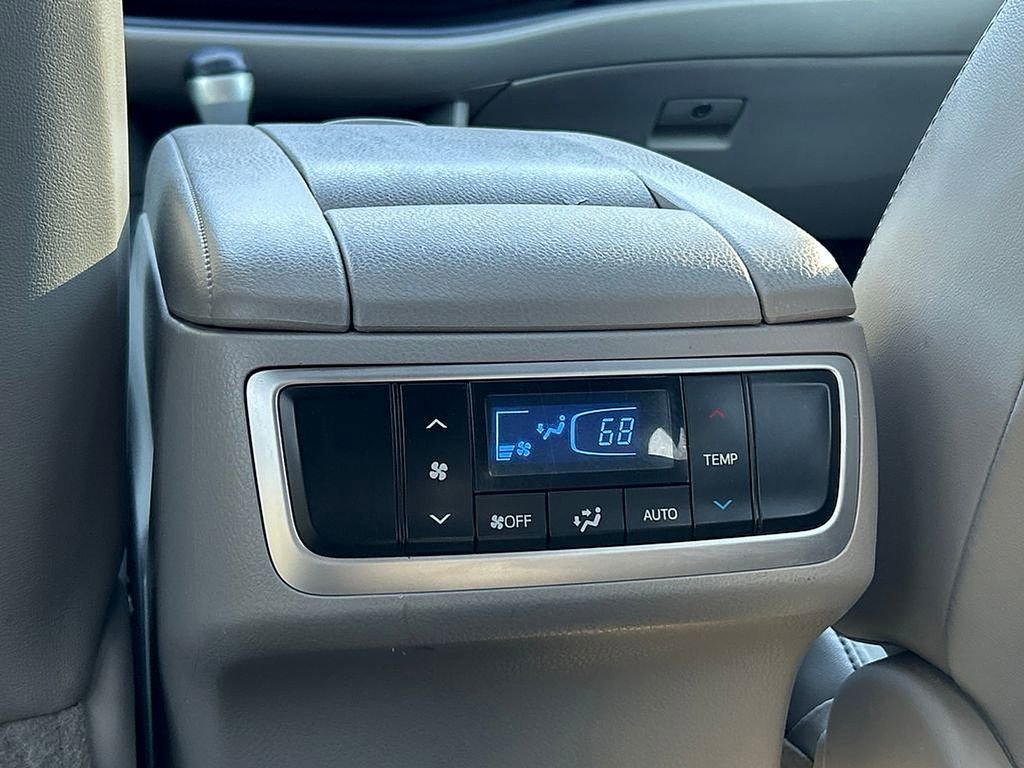 Used 2016 Toyota Highlander XLE AWD/4WD image 22