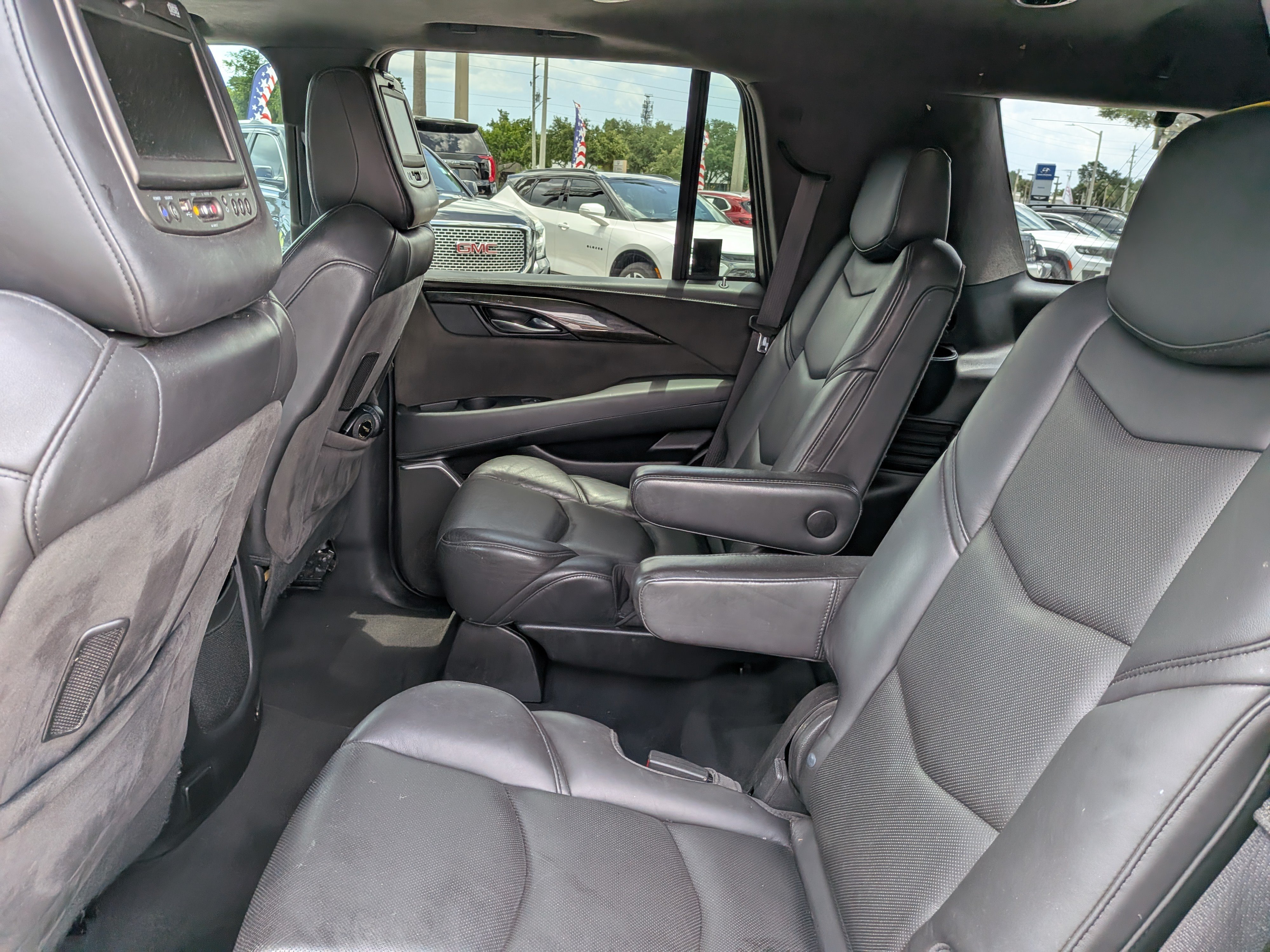 Certified 2019 Cadillac Escalade Platinum AWD/4WD image 17