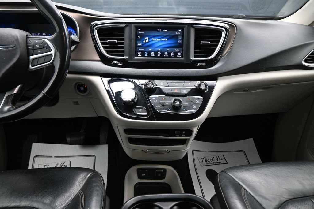 Used 2019 Chrysler Pacifica Touring-L FWD image 16