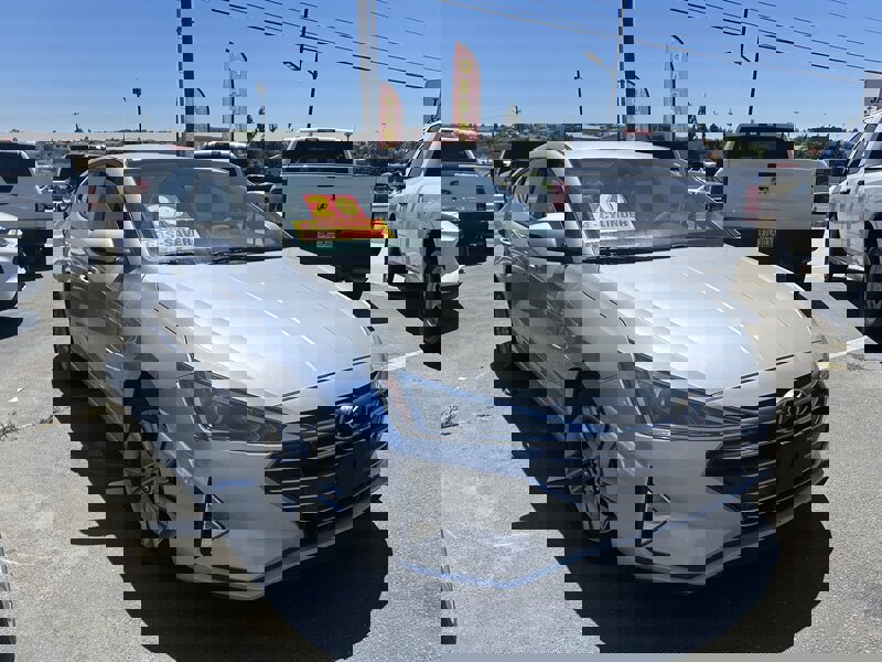 Used 2020 Hyundai Elantra SEL image 2
