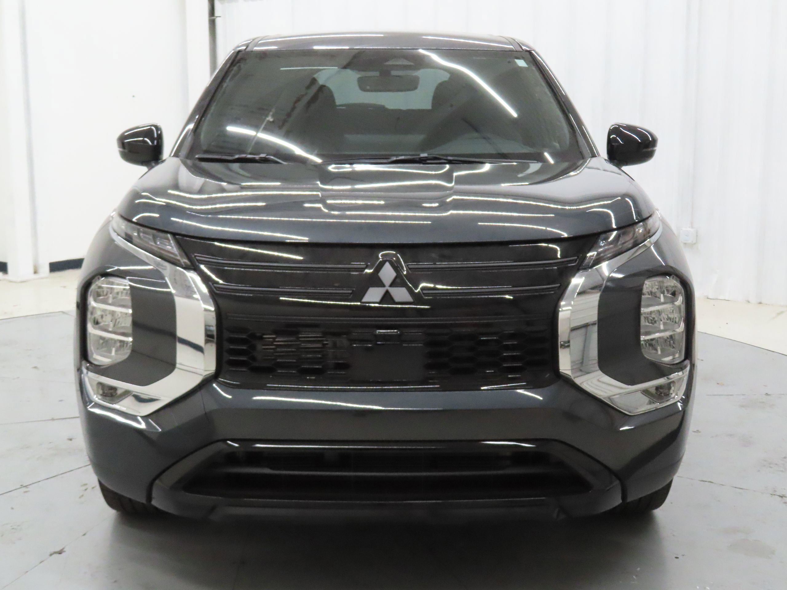 New 2026 Mitsubishi Outlander LE image 8