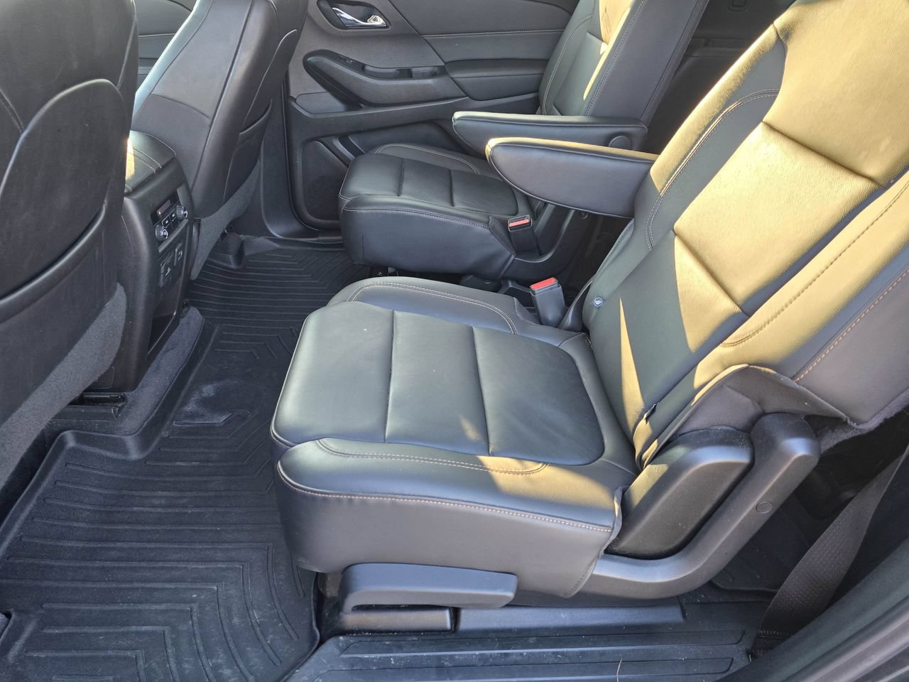 Used 2020 Chevrolet Traverse RS FWD image 12