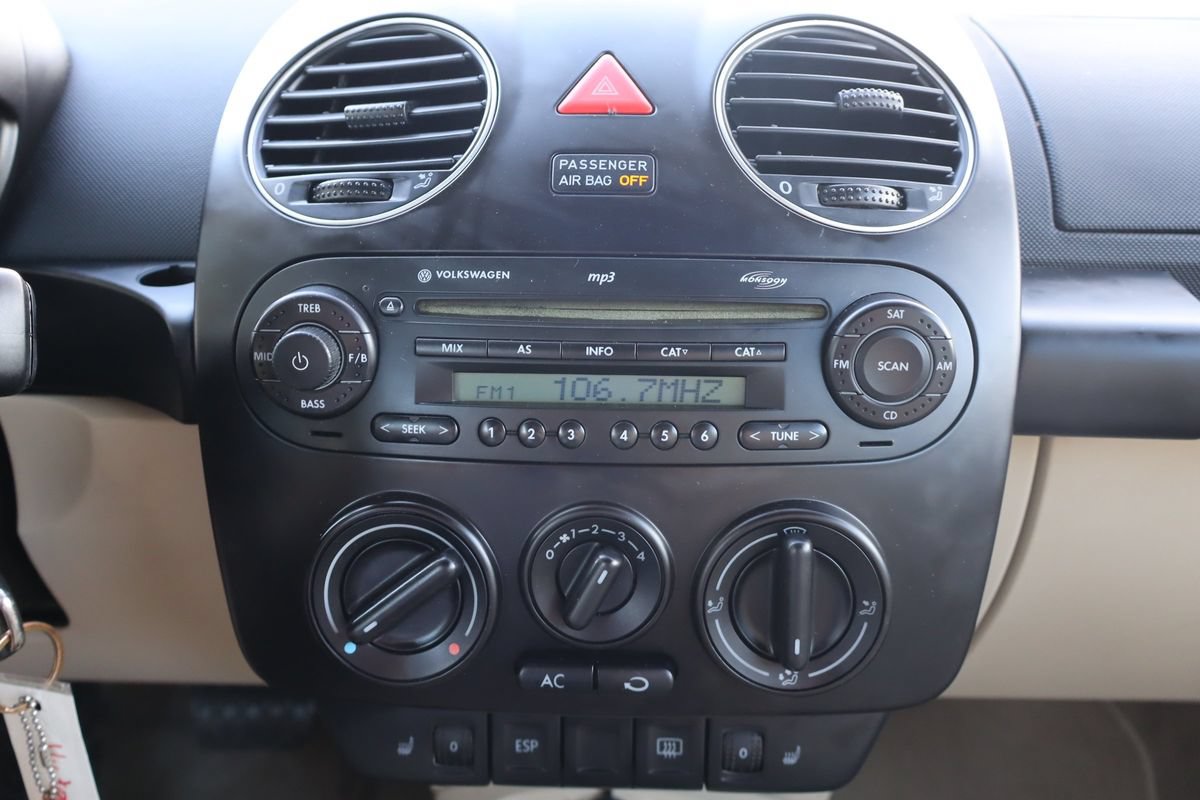 Used 2008 Volkswagen Beetle SE FWD image 41