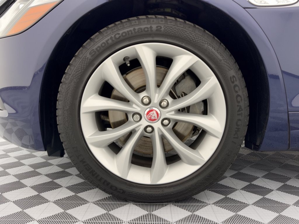 Used 2018 Jaguar XF Premium RWD image 13