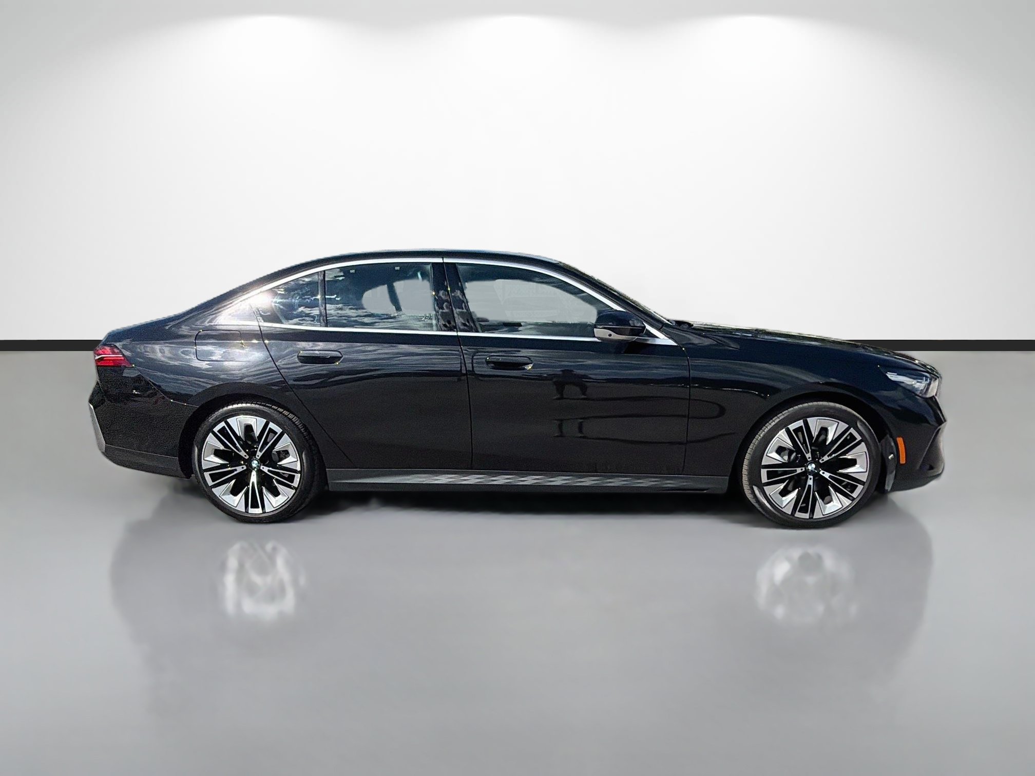 Used 2025 BMW 530i RWD image 2