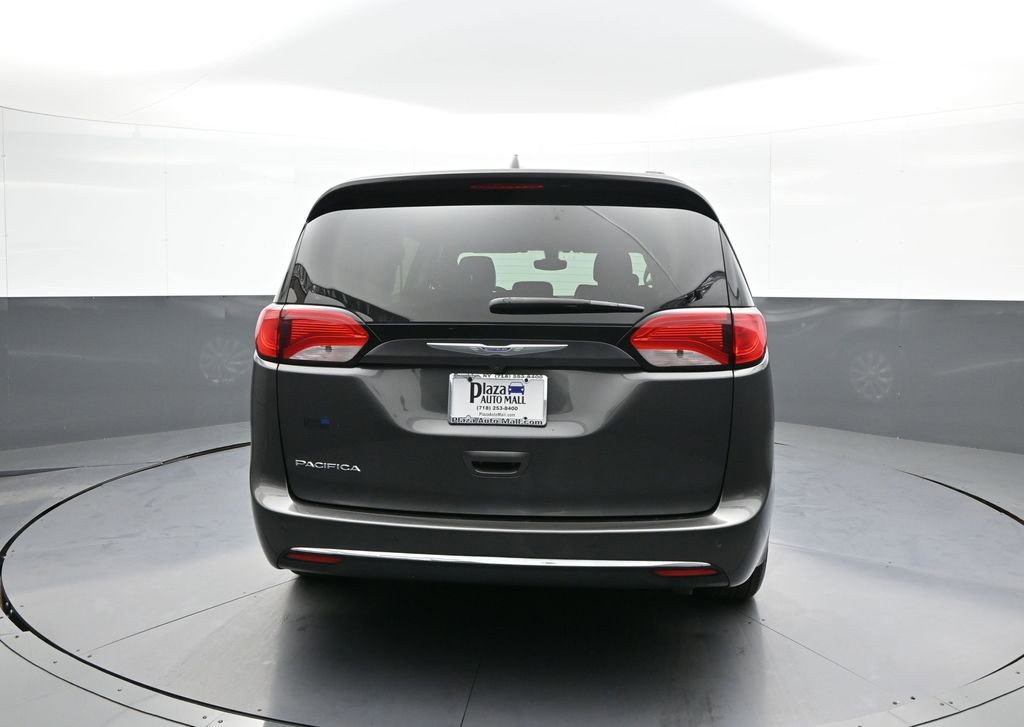 Used 2017 Chrysler Pacifica Touring-L image 7