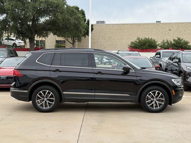 Used 2020 Volkswagen Tiguan SE w/ Panoramic Sunroof Package FWD image 3