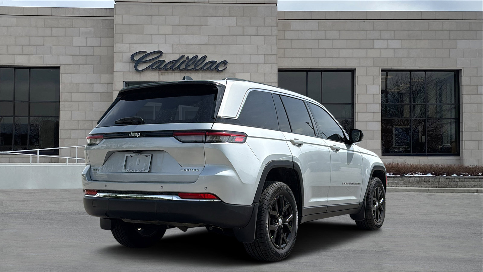 Used 2022 Jeep Grand Cherokee Limited AWD/4WD image 3